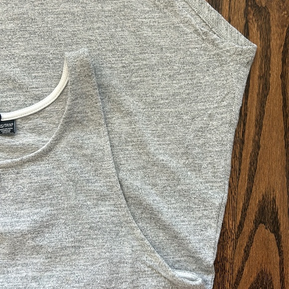 Grey tank top - Picture 3 of 3